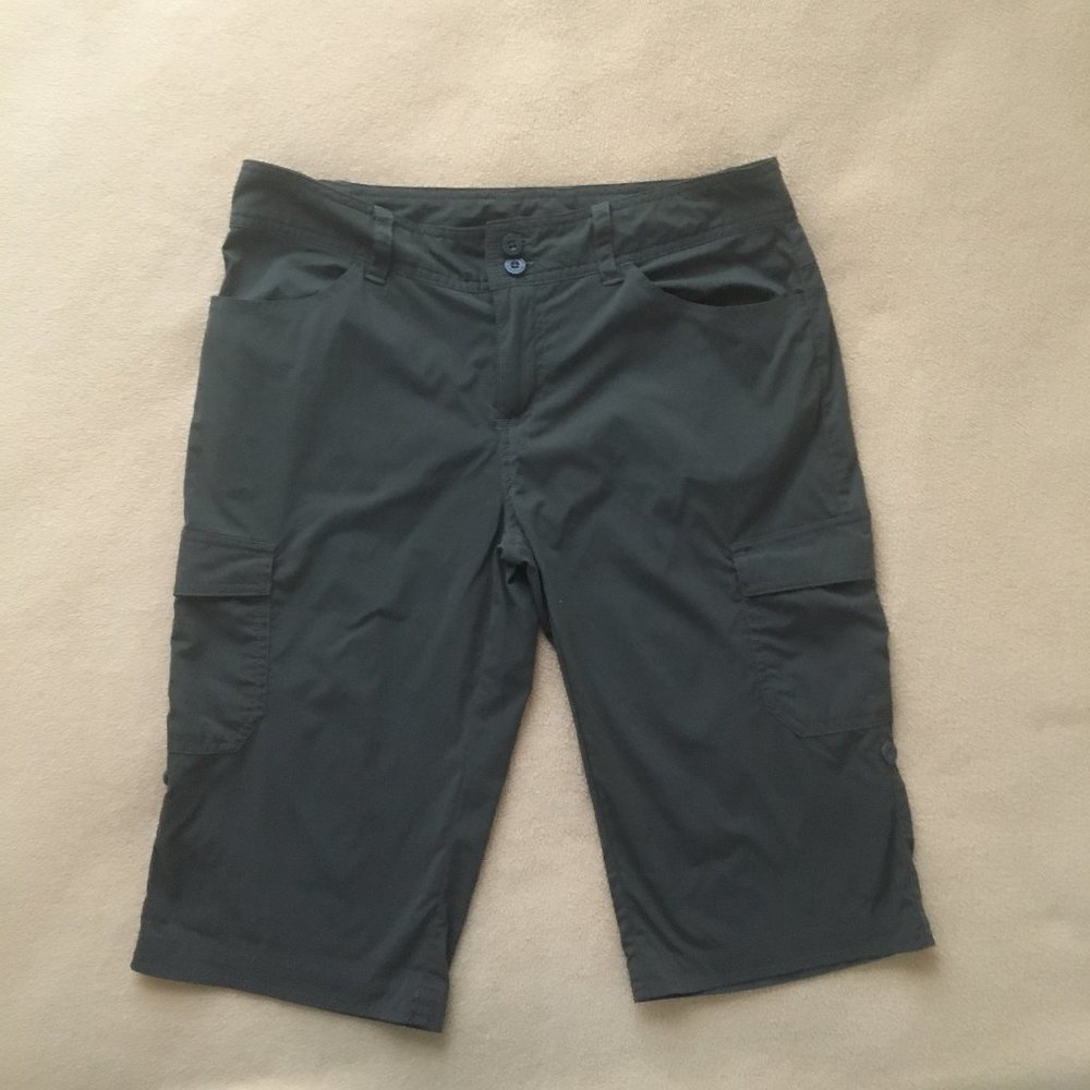 Patagonia green cargo shorts size US 4.